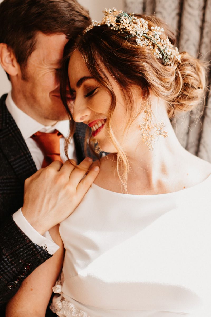 Orla-gold-leaf-chandelier-earrings-Aureus-Flos-fine-art-wedding-accessories-luxury-modern-bridal-headpieces-and-jewelry (1)