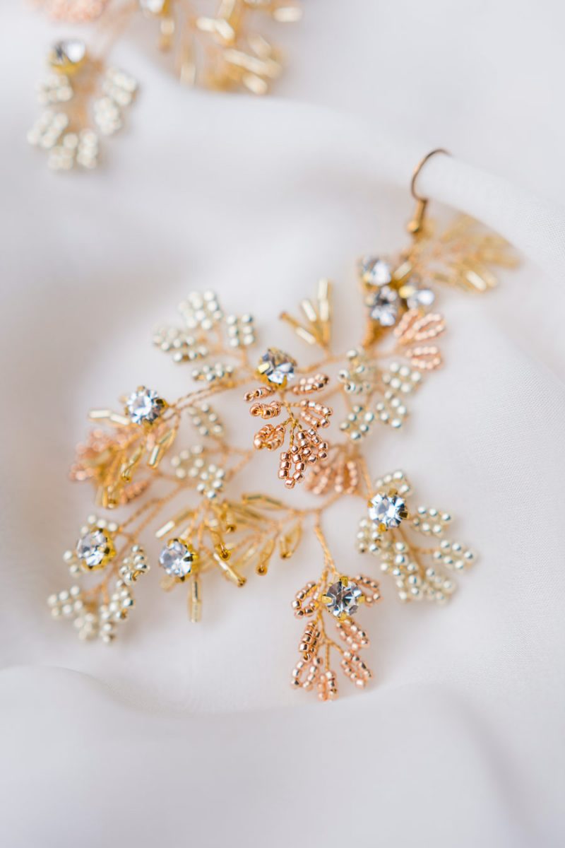 Orla-gold-leaf-chandelier-earrings-Aureus-Flos-fine-art-wedding-accessories-luxury-modern-bridal-headpieces-and-jewelry (11)