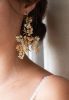 Orla-gold-leaf-chandelier-earrings-Aureus-Flos-fine-art-wedding-accessories-luxury-modern-bridal-headpieces-and-jewelry (5)