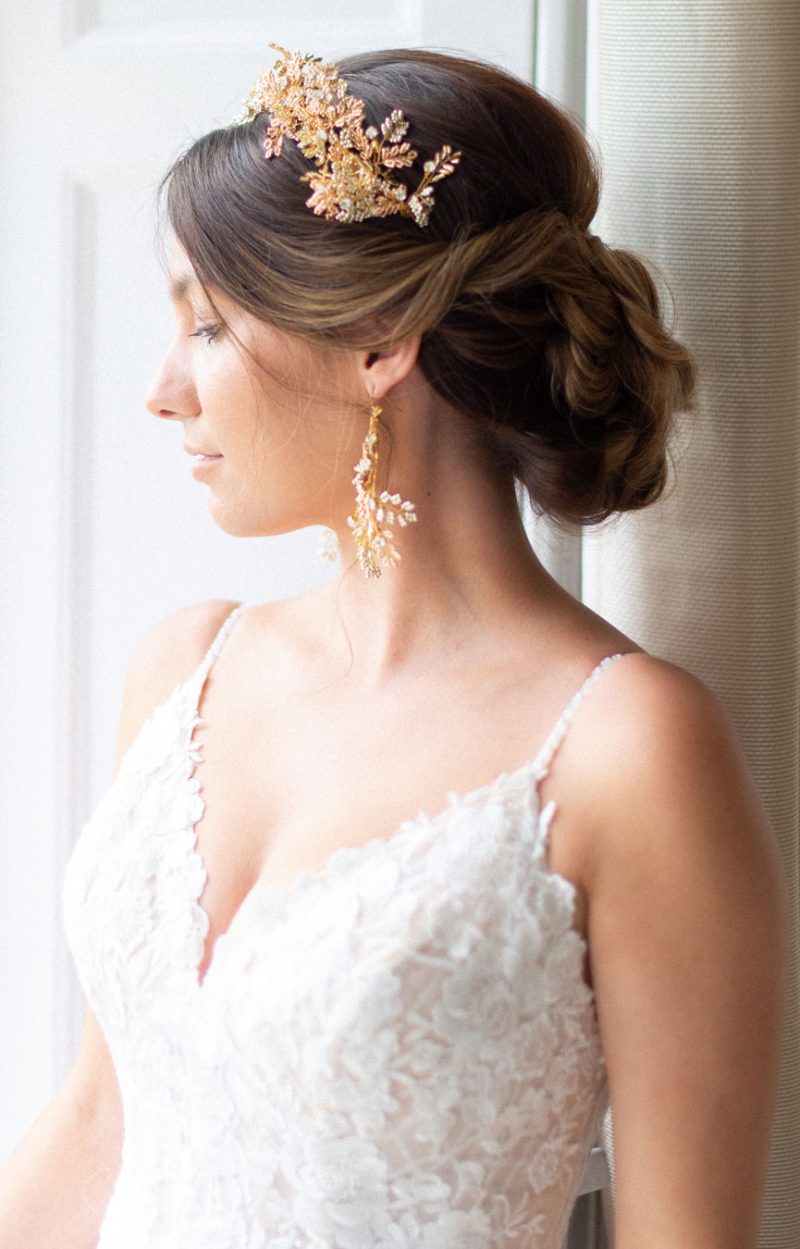 Orla-gold-leaf-chandelier-earrings-Aureus-Flos-fine-art-wedding-accessories-luxury-modern-bridal-headpieces-and-jewelry (6)