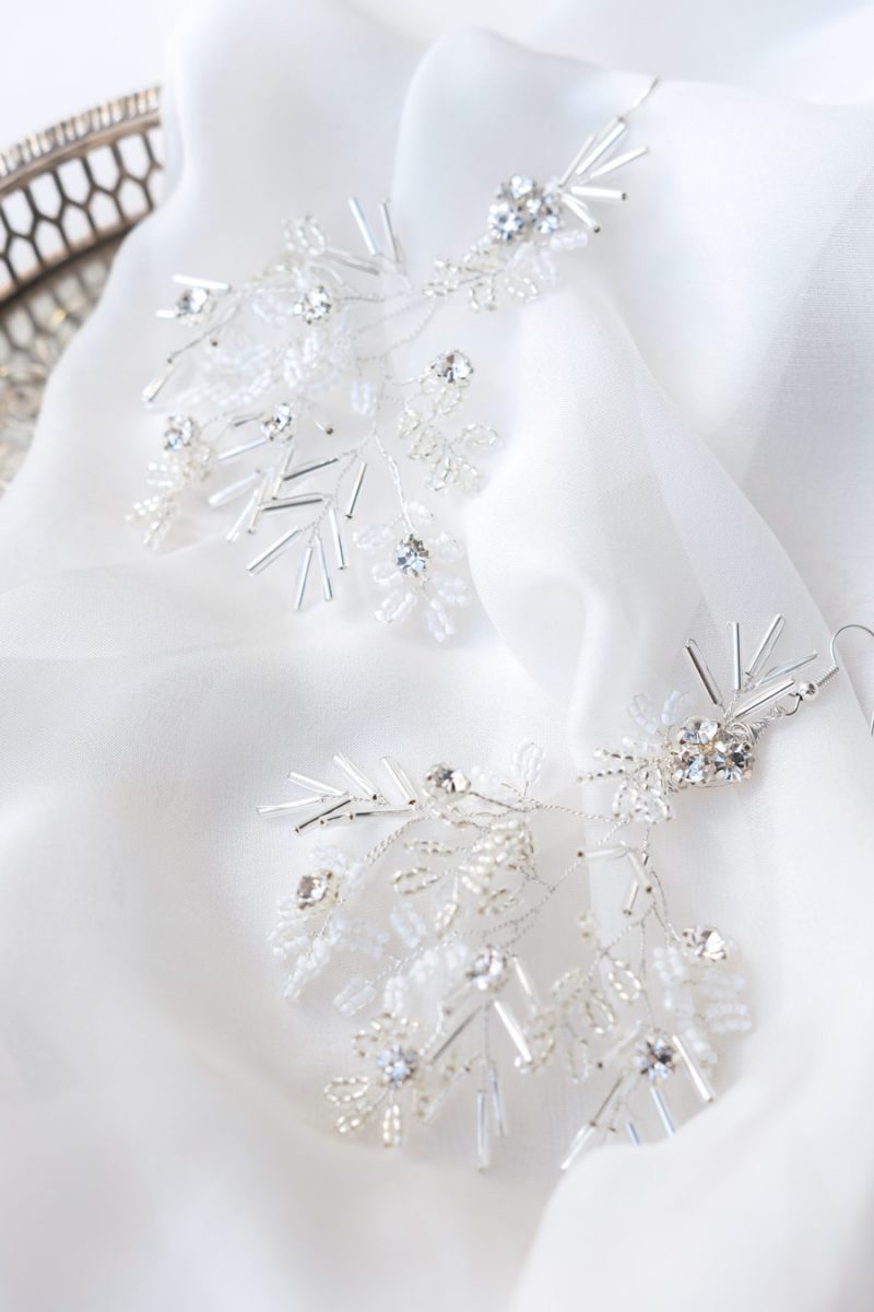 Orla-silver-rhinestones-chandelier-earrings-Aureus-Flos-fine-art-wedding-accessories-luxury-modern-bridal-headpieces-and-jewelry (4)