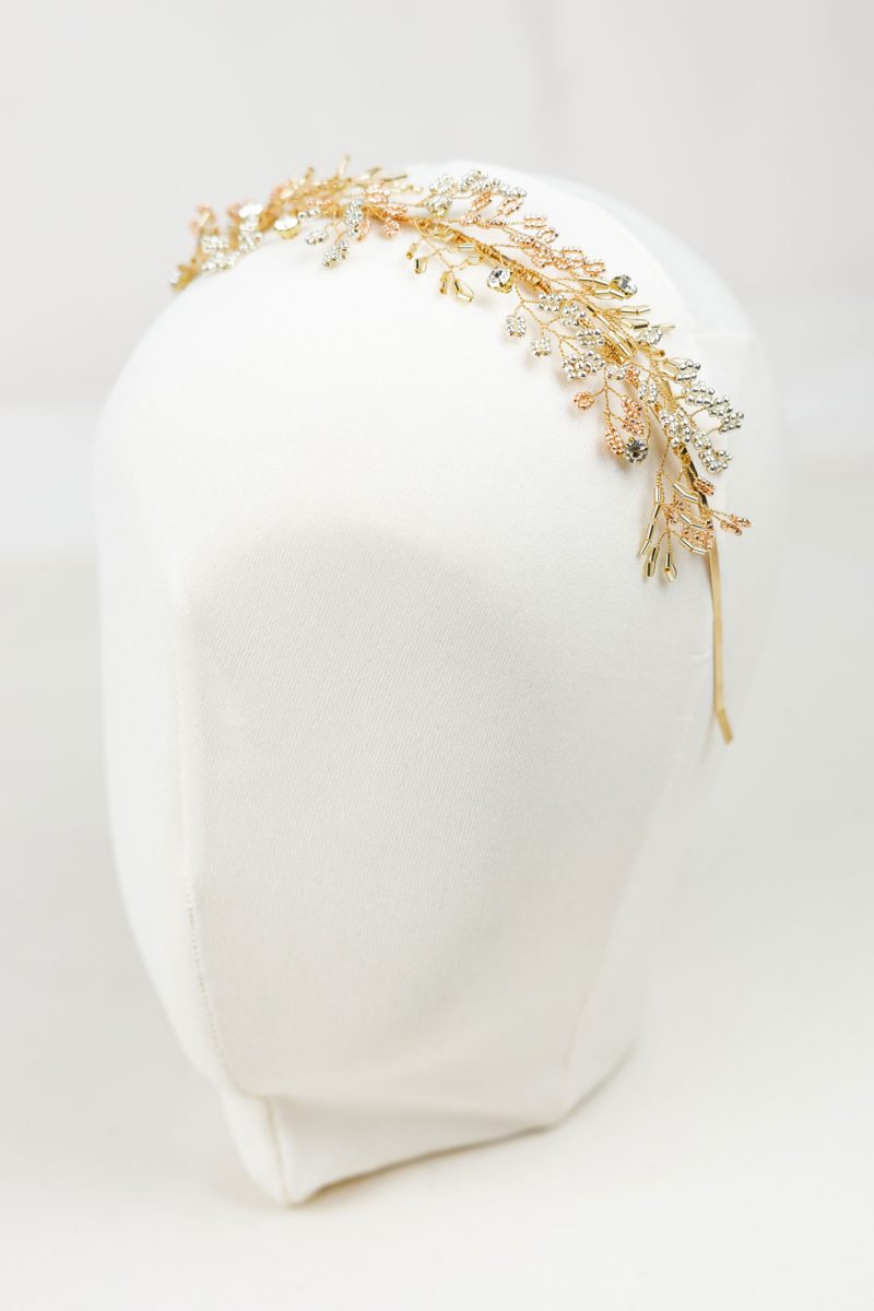 Aureus Flos ozdoby ślubne do włosów i ekskluzywna biżuteria damska handmade orla zlota opaska slubna boho z listkami (6)