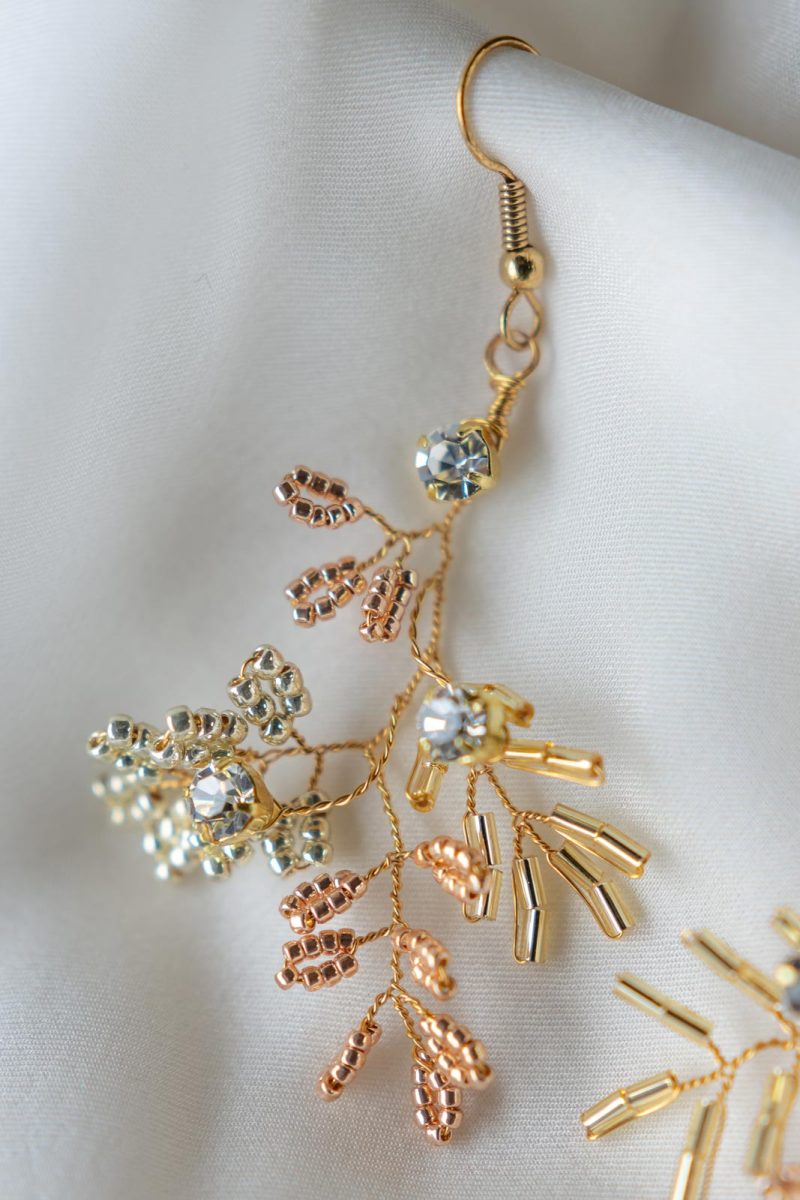 Aureus-Flos-ozdoby-ślubne-do-włosów-i-ekskluzywna-biżuteria-damska-handmade-Orla-mini--złote-kolczyki-ślubne-boho-z-cyrkoniami03