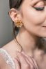 Aureus-Flos-ozdoby-ślubne-do-włosów-i-ekskluzywna-biżuteria-damska-ręcznie-robiona-kolekcja-bella-donna-Stella-rozety---ekskluzywne-złote-kolczyki-ślubne-